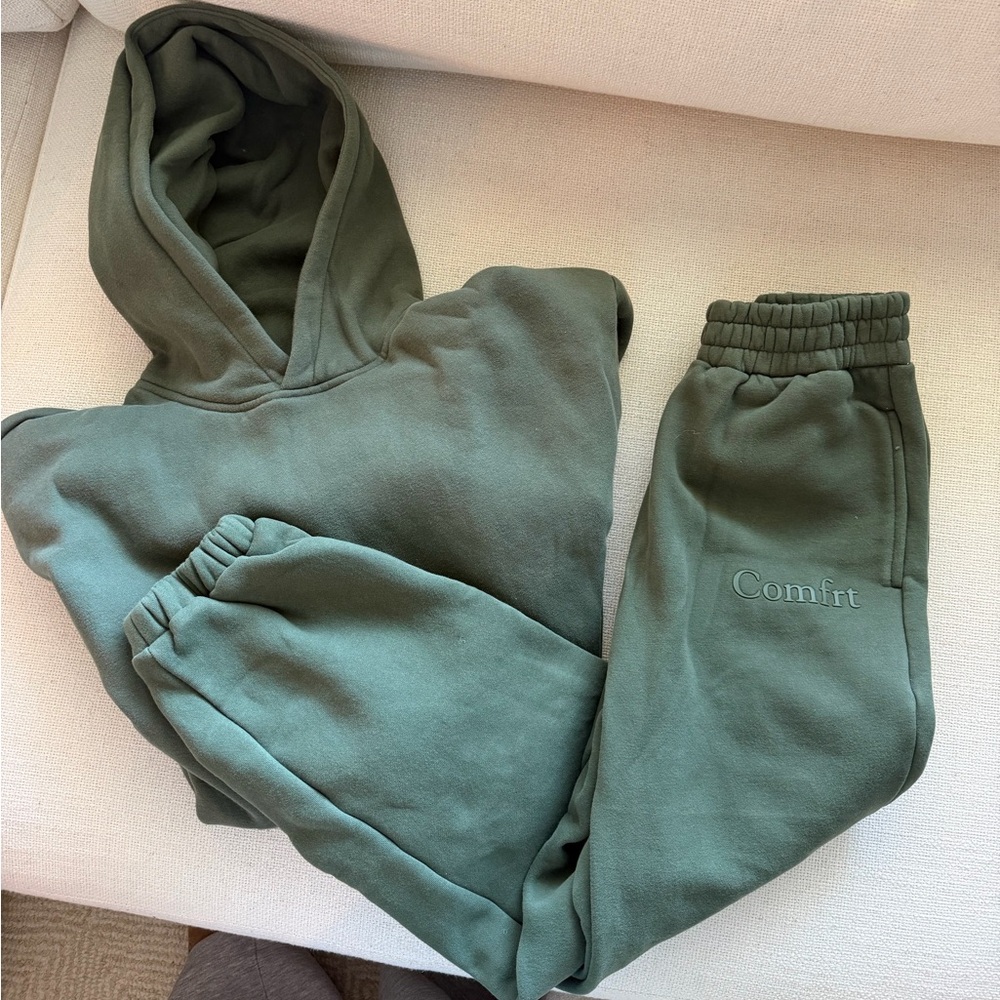 Comfrt sweatsuit
